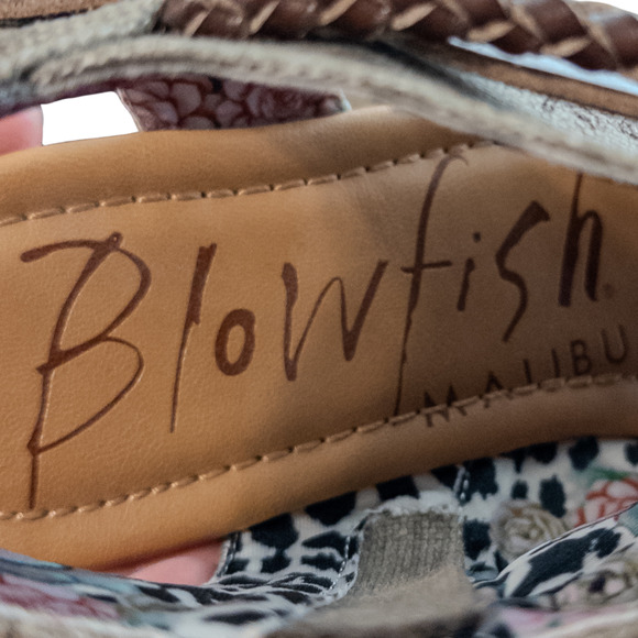 Blowfish Sandals - Womens 8.5 - Brown Peep Toe Canvas Gladiator Flat with Zipper - Picture 5 of 8